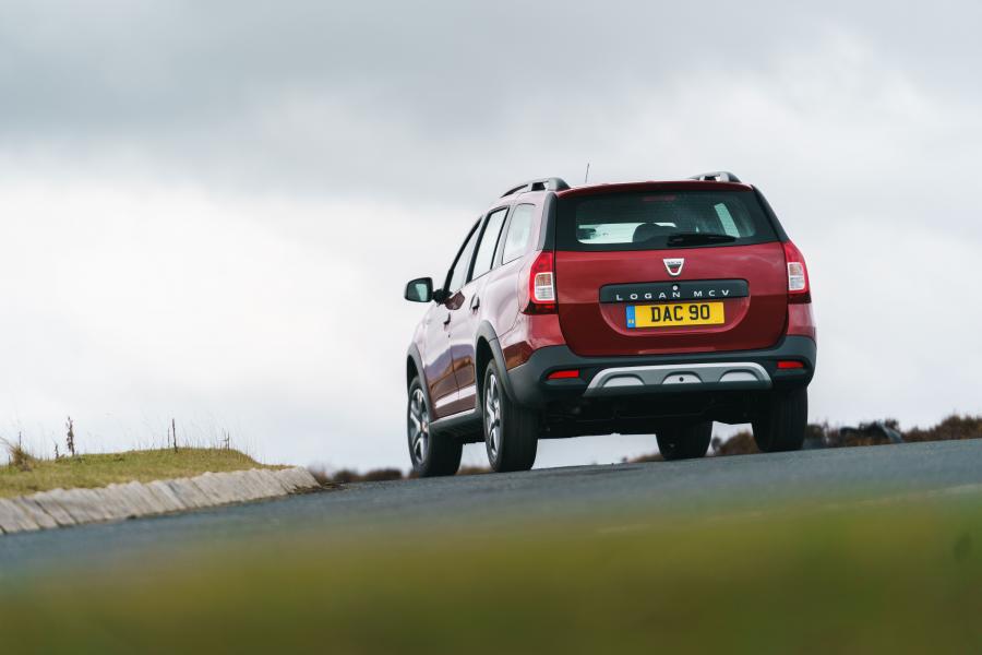  Dacia Logan MCV Stepway Techroad 2019 года  (UK) (фото 11 из 34)